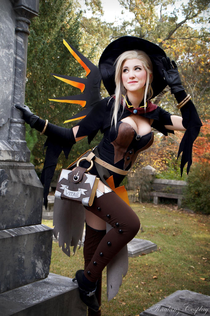 Illustration for article titled Of Course There Is Halloween Overwatch Cosplay